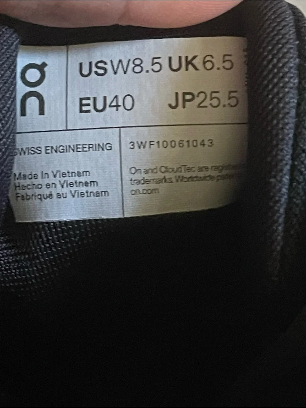 On Cloud 6 Women’s 8.5 Black Zero Gravity Cloud Tec Shoes
